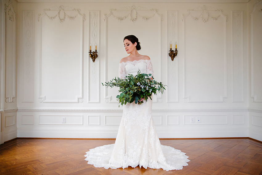 Parisian style room with a bride in the middle