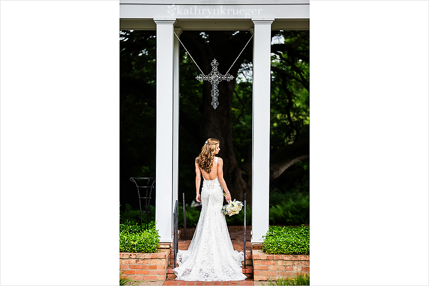 Bridal portrait between columns. 