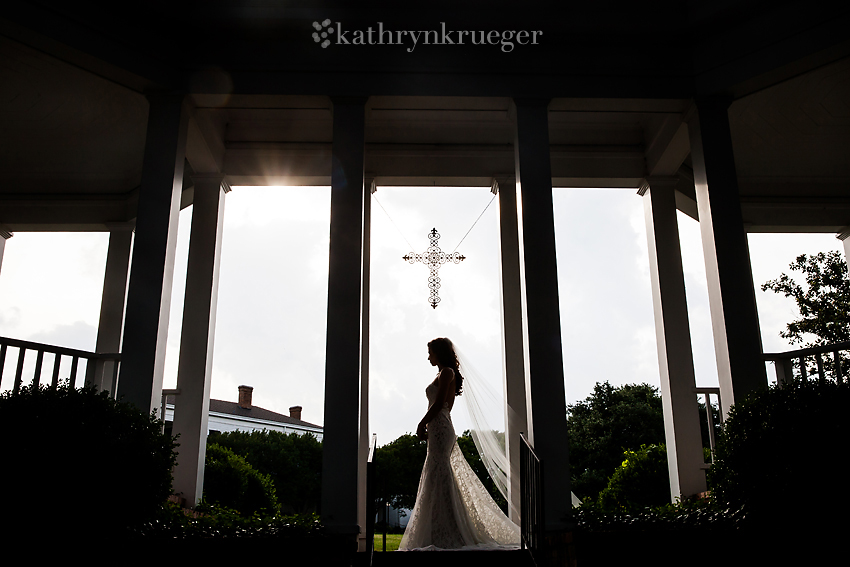 Bridal portrait surrounded under colonnade. 